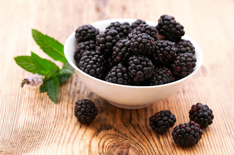 7 Amazing Blackberry Benefits that Fight Anemia, Inflammation and Cancer